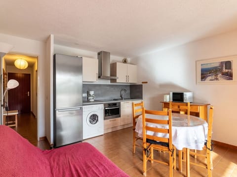 Sky, Plant, Cloud, Street Light, Urban Design, Road Surface, Tree, Building, Landscape, Road