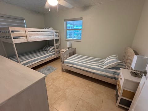 2 bedrooms, internet, bed sheets