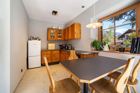 Fridge, stovetop, dishwasher, coffee/tea maker