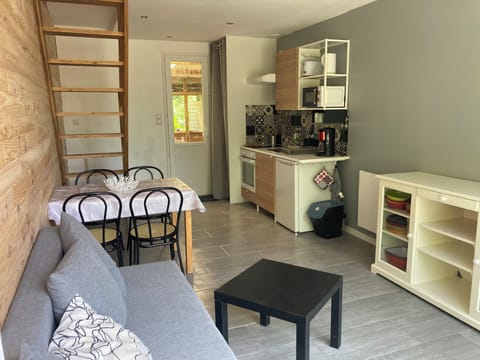 9c461247-8d12-43af-b835-60a83ae3010c