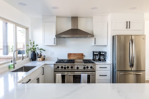 Kitchen, 6-burner Range, oven, 2 coffee pots, refrigerator/freezer, microwave