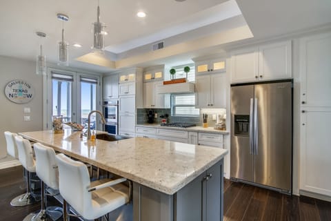 Full kitchen with stainless steel appliances and beautiful views!