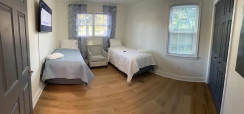 3 bedrooms, in-room safe, iron/ironing board, travel crib