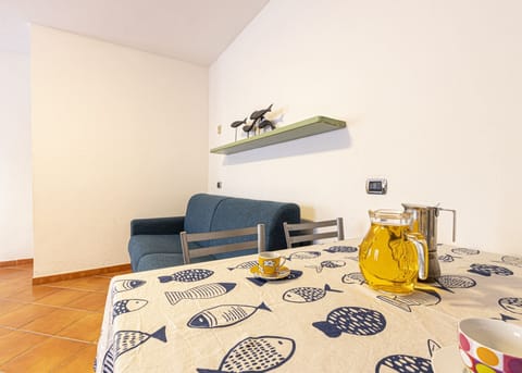 table-Casa Bartolomea 13-Elba Island