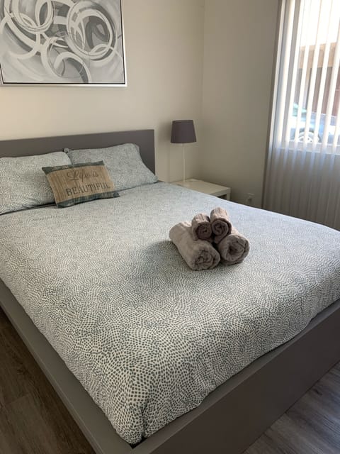 2 bedrooms, iron/ironing board, bed sheets