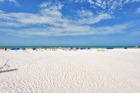 Beach nearby, sun loungers, beach towels