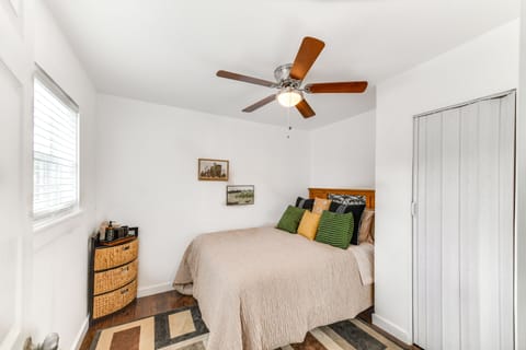 Bedroom 3 | Queen Bed