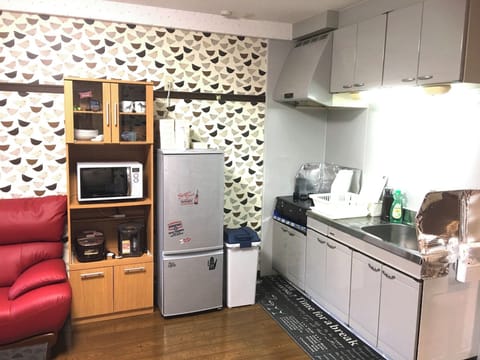 Fridge, microwave, stovetop, cookware/dishes/utensils