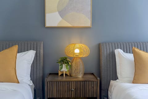 Left Unit - Second Bedroom with (2) Full size beds