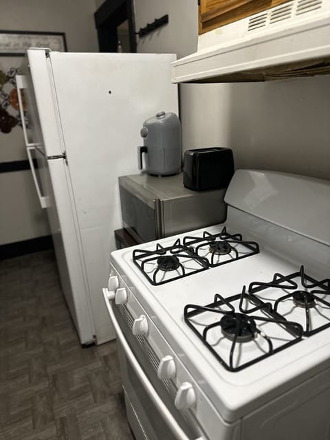 Microwave, oven, stovetop, coffee/tea maker