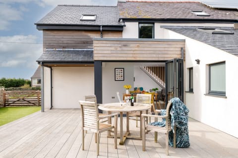 Fronallt - outside dining