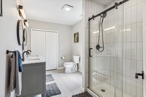 Combined shower/tub, hair dryer, towels, soap