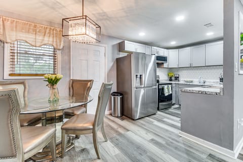 Dining Area | Open Floor Plan