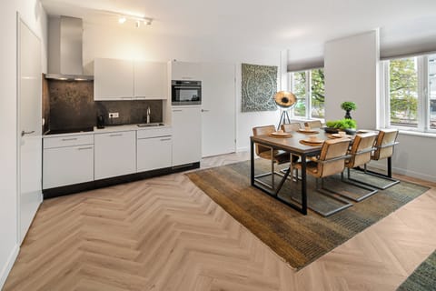 Kitchen utensils included – just bring your recipe.
Keukengerei aanwezig – neem alleen je recept mee.
Küchenutensilien vorhanden – bringen Sie nur Ihr Rezept mit.