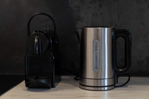 Functional and clean – Appartement Roosendaal with full utensil set.
Functioneel en schoon – Appartement Roosendaal met complete keukenset.
Funktional und sauber – Appartement Roosendaal mit vollständigem Küchen-Set.