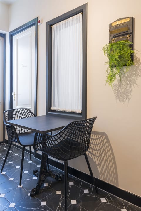 A compact and affordable stay in the heart of Tilburg! Enjoy your private bathroom, access to a shared kitchen, and peaceful shared garden.