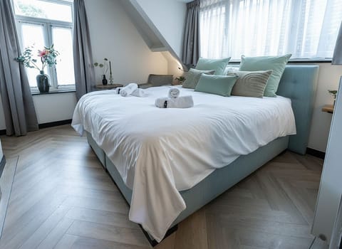 Simple and stylish bedroom in the heart of Tilburg. Budget-friendly room with city charm and central access.