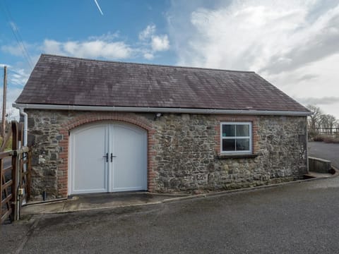 Entrance to The Old Forge, parking area, gates