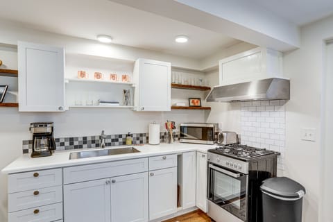 Kitchen | Single-Story Apartment | Basement Unit