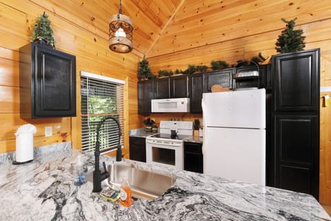 Smoky Mountain Jewel's fully equipped kitchen
