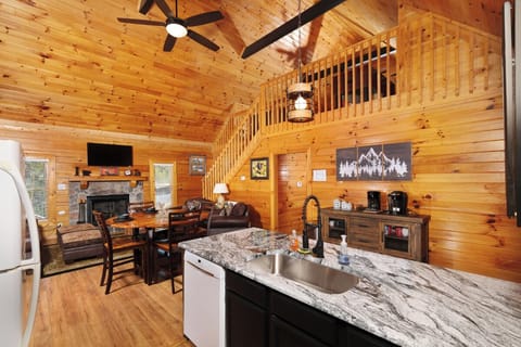Smoky Mountain Jewel's fully equipped kitchen
