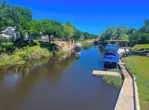 0a7bf681-4ad7-4034-af4a-462c3ad45105