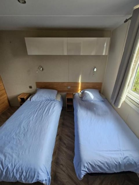 2 bedrooms, bed sheets