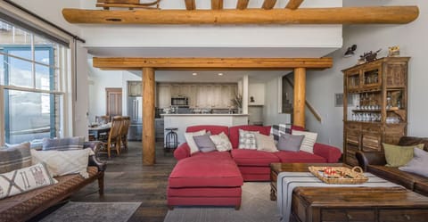 Open floor concept for full entertaining living and kitchen space