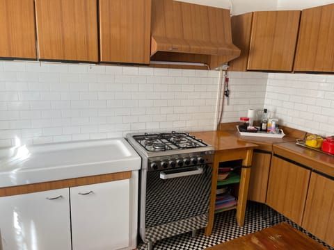 Fridge, oven, stovetop, cookware/dishes/utensils