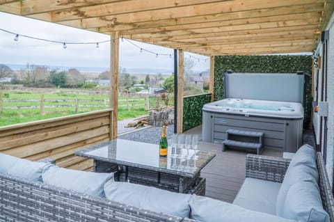 Hill House - 4 Bedroom Holiday Home - Llanrhidian (4918)