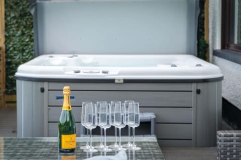 Hill House - 4 Bedroom Holiday Home - Llanrhidian (4920)