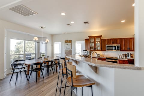 Long table and bar area with abundant seating, ideal for accommodating large groups.