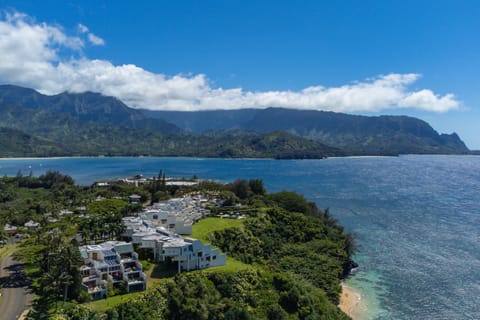Puu Poa 309 - The Puu Poa complex sits on a bluff in Princeville above the Pacific ocean with world class views and is strategically close to the 1 hotel Hanalei Bay and its five star amenities.