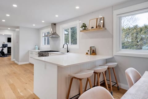 Private kitchen | Fridge, microwave, oven, stovetop