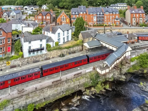 Setting | Dee Bank Cottage, Llangollen