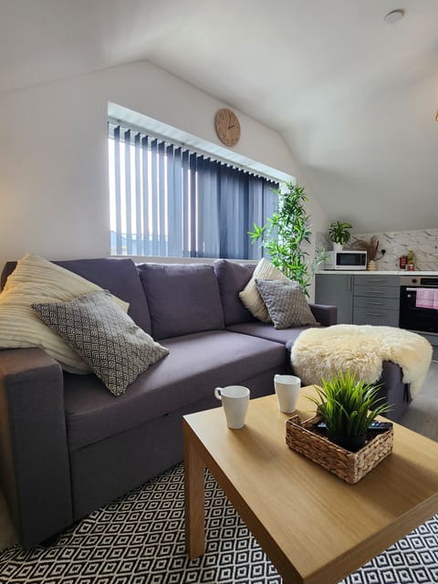 0e79fac2-d847-405d-a8c0-f5ff77ea66af