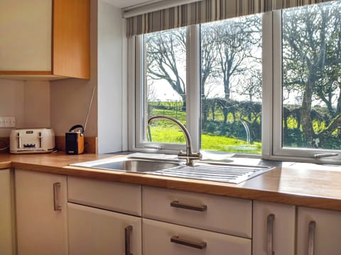 Kitchen | Gymmin House, Pendine