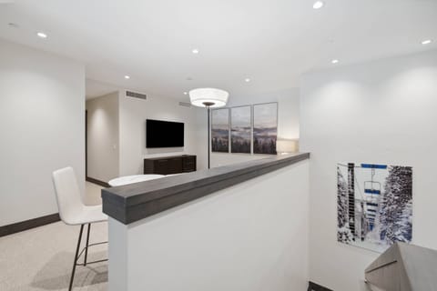 1712349880567-2201-8