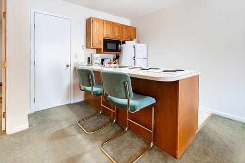1BR B - Dining area