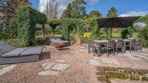 Terrace Dining, The Parsonage, Bolthole Retreats