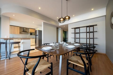 Modern and sophisticated dining room