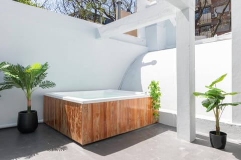 Outdoor spa tub