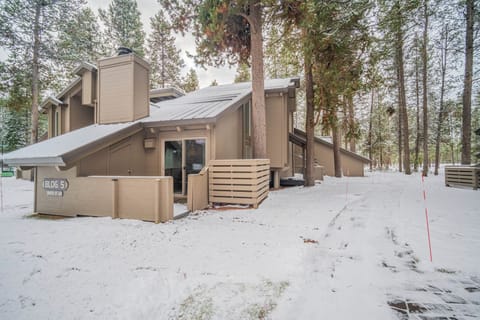 20 Tennis Village-01