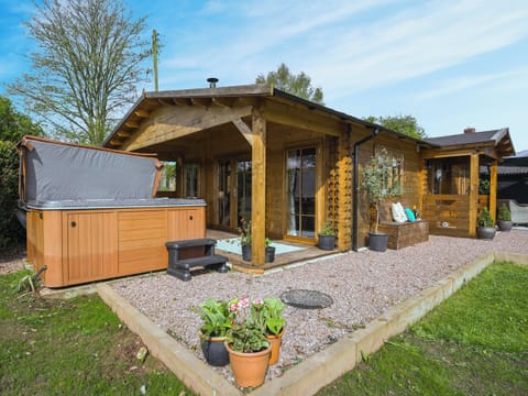 Jacuzzi | Stable Lodge at Greenacre, Bromyard