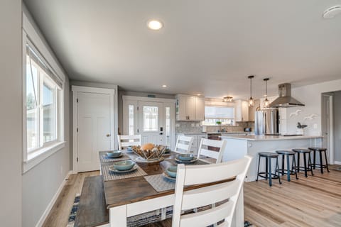 Kitchen | Equipped w/ Cooking Basics | 1st Floor