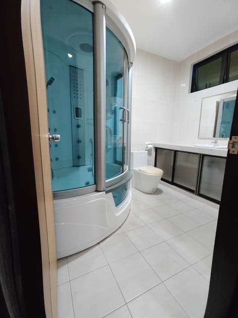 Shower, jetted tub, hair dryer, bidet