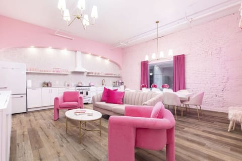 So.... i hope you like pink! Great room, Dinin area & Kitchen