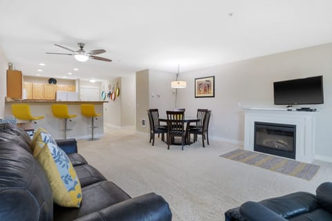 1215 Vacation by the Sea