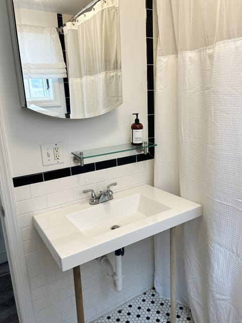 Combined shower/tub, hair dryer, towels, soap