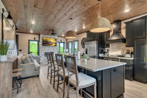 Kitchen w/Additional Seating